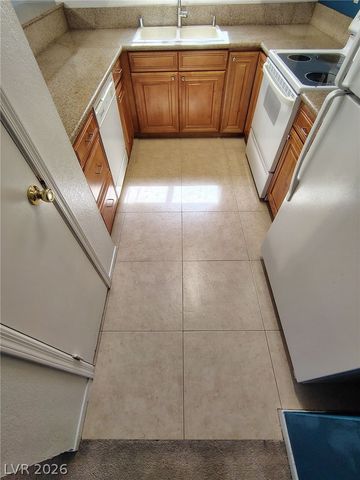 6877 Tamarus Street 201, Las Vegas, NV 89119