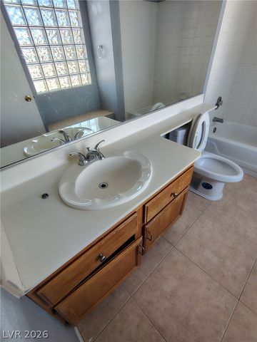 6877 Tamarus Street 201, Las Vegas, NV 89119