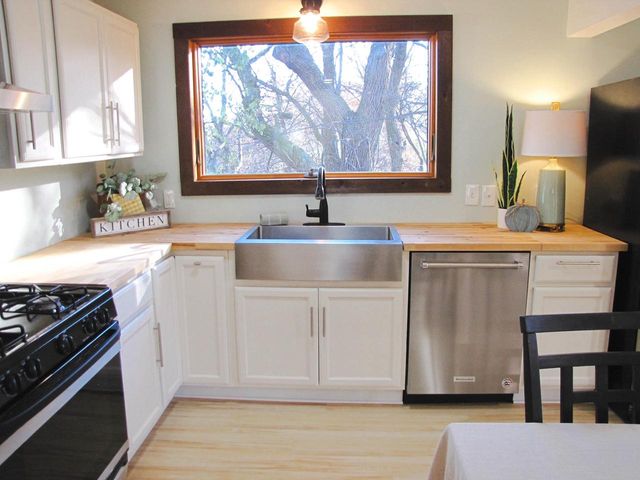 10168 N Edgewood Shores Road, Edgerton, WI 53534