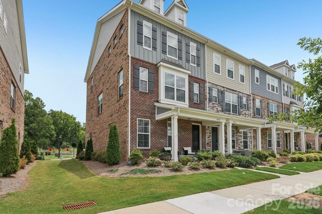10122 Hemingway Place, Charlotte, NC 28227