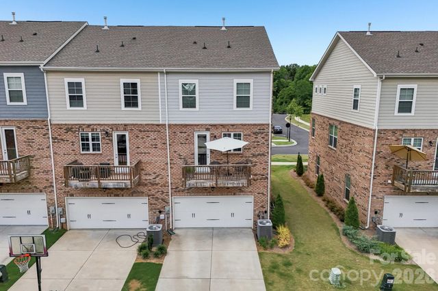 10122 Hemingway Place, Charlotte, NC 28227