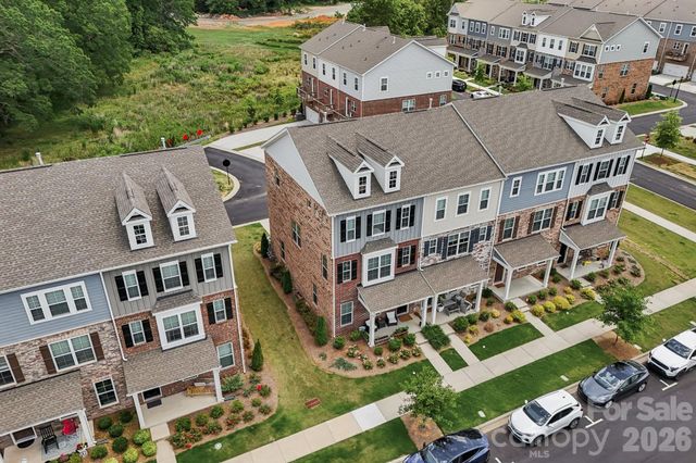 10122 Hemingway Place, Charlotte, NC 28227