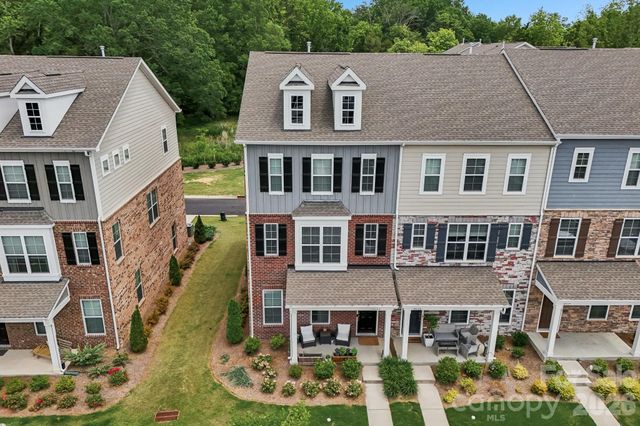 10122 Hemingway Place, Charlotte, NC 28227
