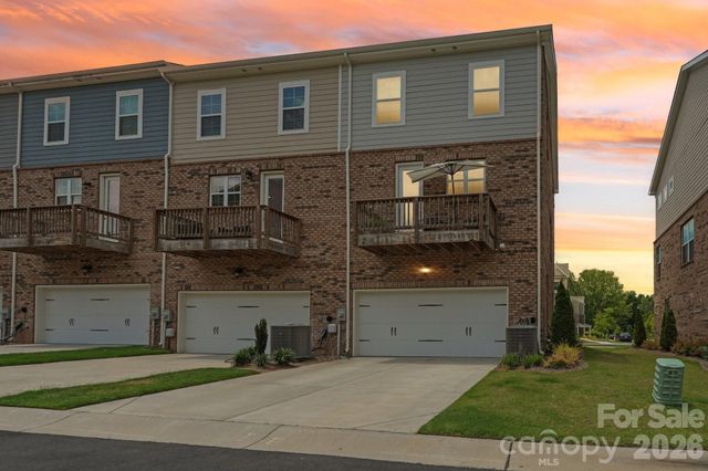 10122 Hemingway Place, Charlotte, NC 28227