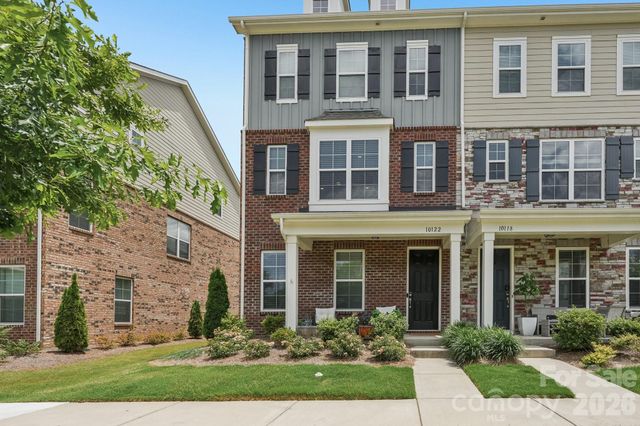 10122 Hemingway Place, Charlotte, NC 28227