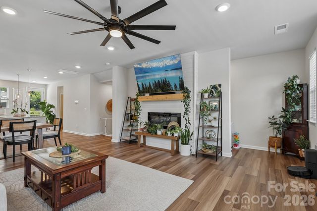 10122 Hemingway Place, Charlotte, NC 28227
