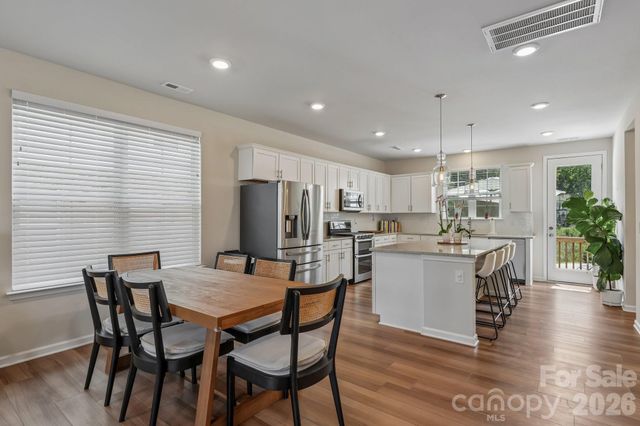 10122 Hemingway Place, Charlotte, NC 28227