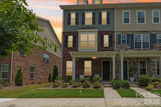10122 Hemingway Place, Charlotte, NC 28227