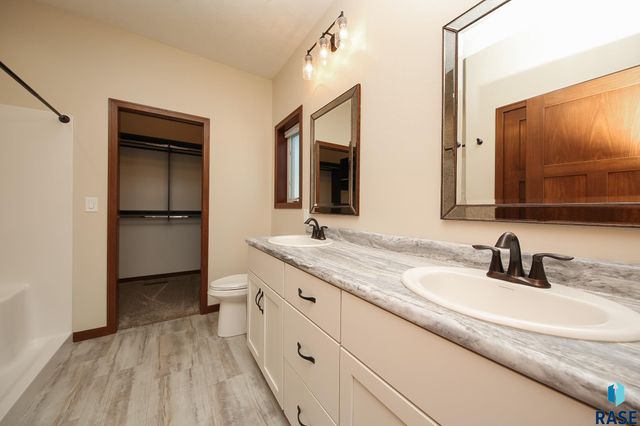 5408 E 65th St Street, Sioux Falls, SD 57108