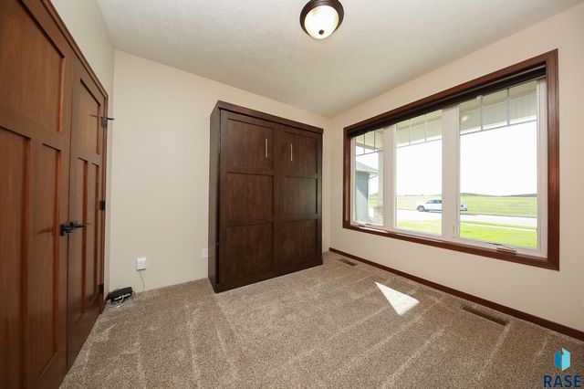 5408 E 65th St Street, Sioux Falls, SD 57108