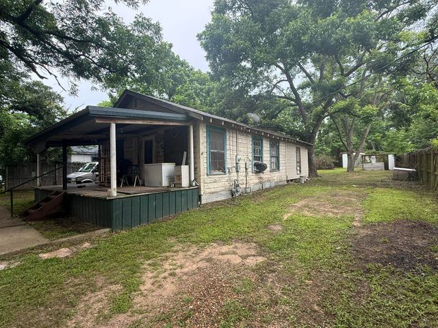 717 ALLEN STREET, Gilmer, TX 75644