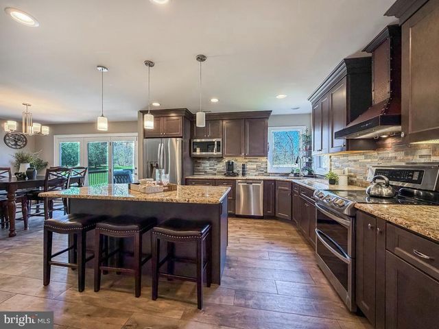 35 MATTHEW CIR, Richboro, PA 18954