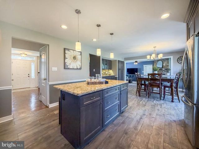 35 MATTHEW CIR, Richboro, PA 18954