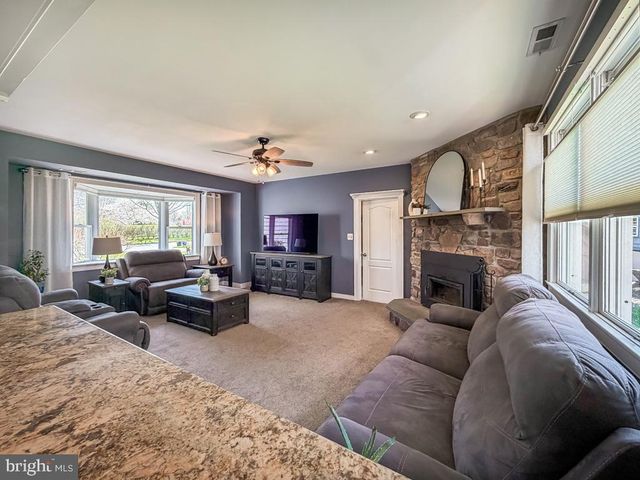 35 MATTHEW CIR, Richboro, PA 18954