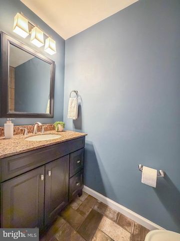 35 MATTHEW CIR, Richboro, PA 18954