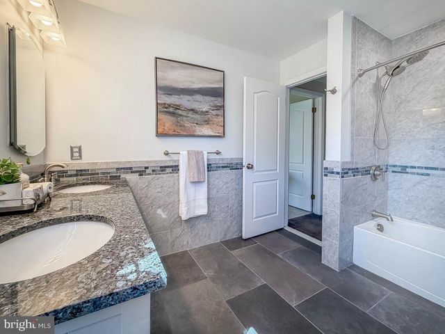 35 MATTHEW CIR, Richboro, PA 18954