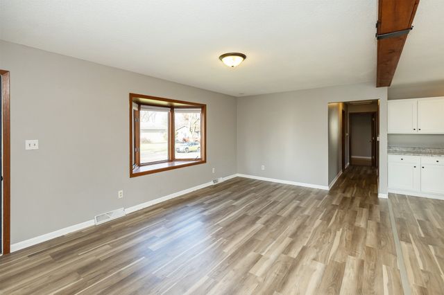 305 NE Crestmoor Place, Ankeny, IA 50021