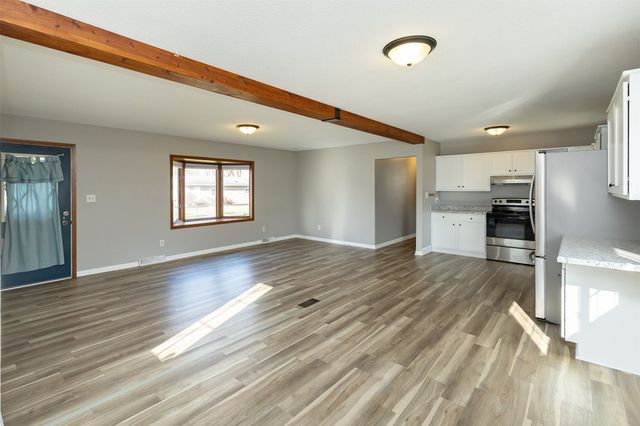 305 NE Crestmoor Place, Ankeny, IA 50021