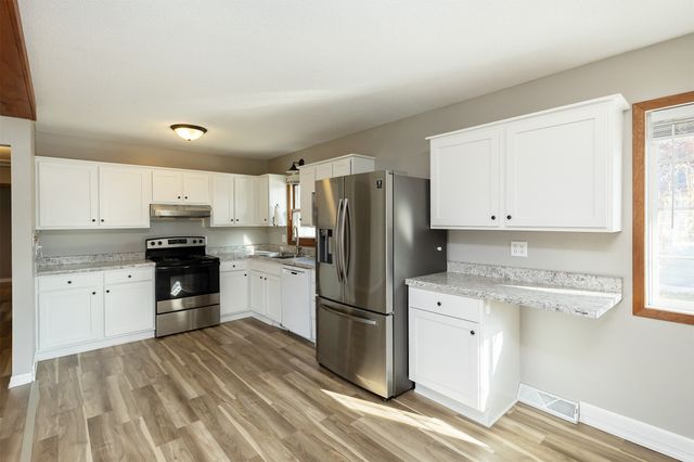 305 NE Crestmoor Place, Ankeny, IA 50021