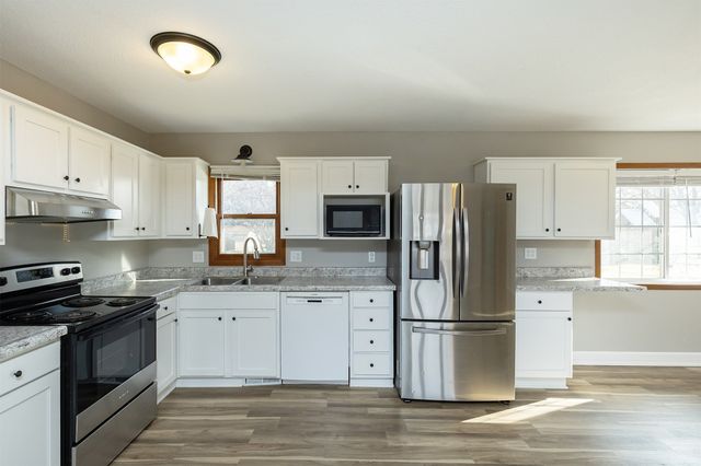 305 NE Crestmoor Place, Ankeny, IA 50021