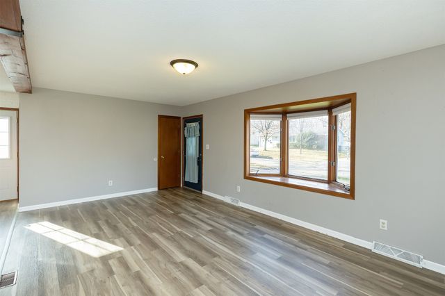 305 NE Crestmoor Place, Ankeny, IA 50021