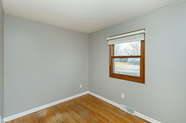 305 NE Crestmoor Place, Ankeny, IA 50021