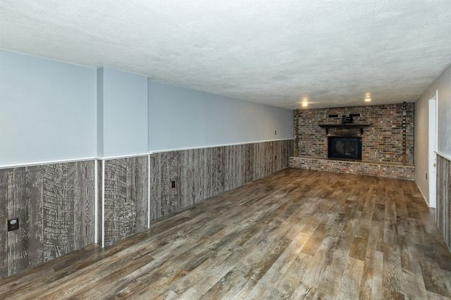 305 NE Crestmoor Place, Ankeny, IA 50021