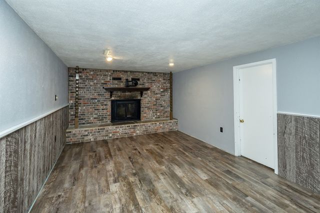 305 NE Crestmoor Place, Ankeny, IA 50021