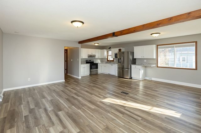 305 NE Crestmoor Place, Ankeny, IA 50021