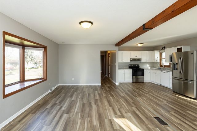 305 NE Crestmoor Place, Ankeny, IA 50021