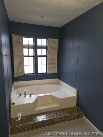 525 SW 3rd Street, Krebs, OK 74501