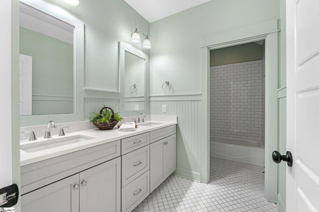 425 E Faris Road, Greenville, SC 29605