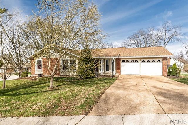 11727 Summerhaven Drive, St Louis, MO 63146