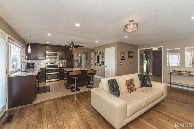 11727 Summerhaven Drive, St Louis, MO 63146