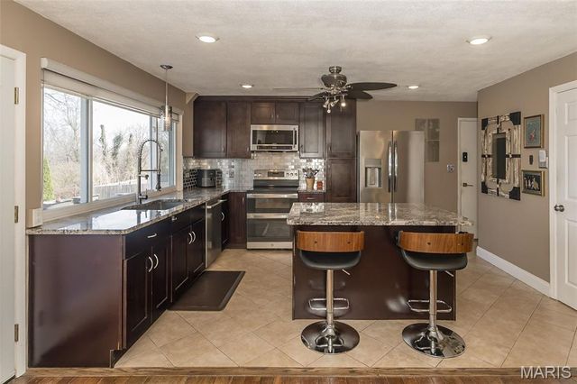 11727 Summerhaven Drive, St Louis, MO 63146