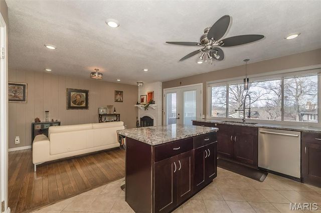 11727 Summerhaven Drive, St Louis, MO 63146