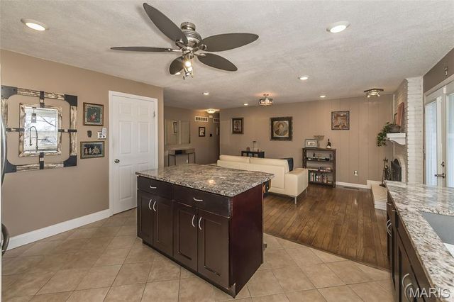 11727 Summerhaven Drive, St Louis, MO 63146