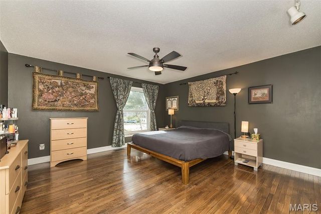 11727 Summerhaven Drive, St Louis, MO 63146