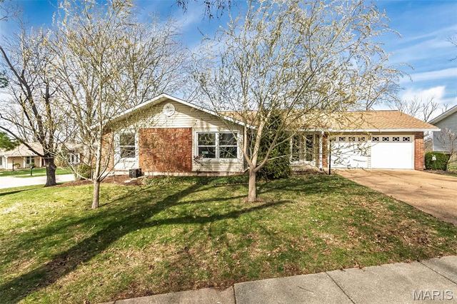 11727 Summerhaven Drive, St Louis, MO 63146