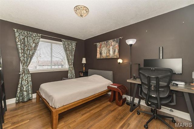 11727 Summerhaven Drive, St Louis, MO 63146