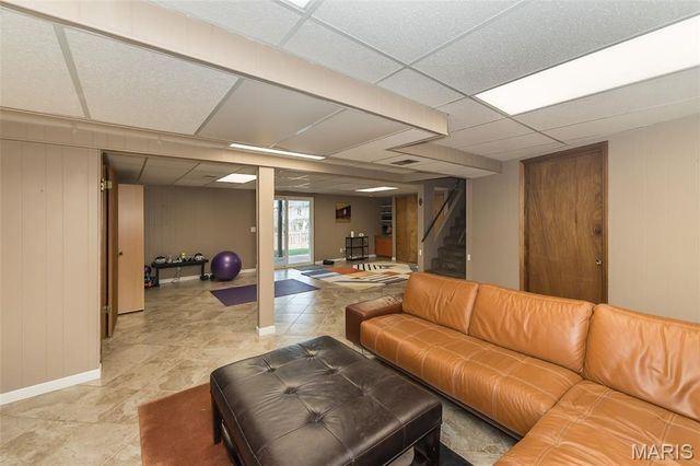 11727 Summerhaven Drive, St Louis, MO 63146