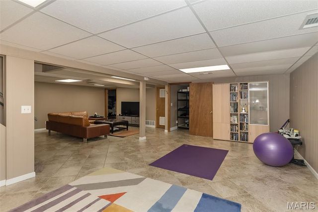 11727 Summerhaven Drive, St Louis, MO 63146