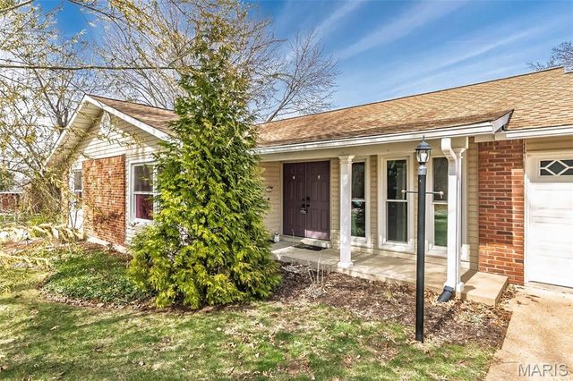 11727 Summerhaven Drive, St Louis, MO 63146