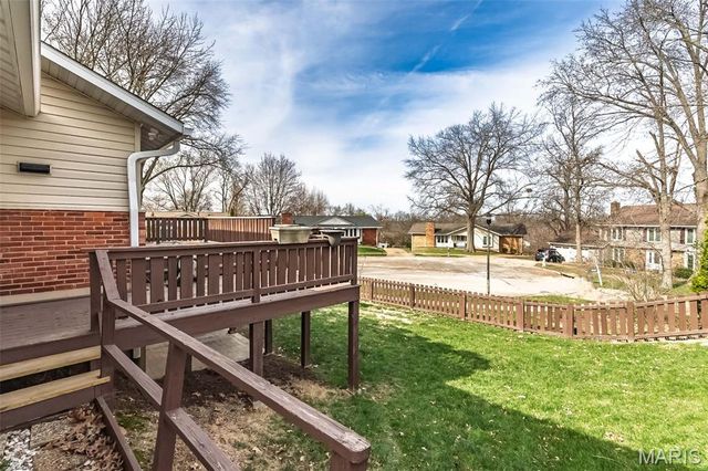 11727 Summerhaven Drive, St Louis, MO 63146