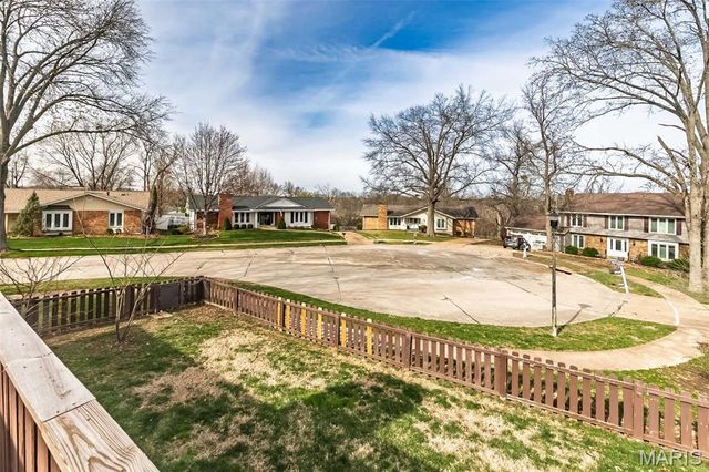 11727 Summerhaven Drive, St Louis, MO 63146