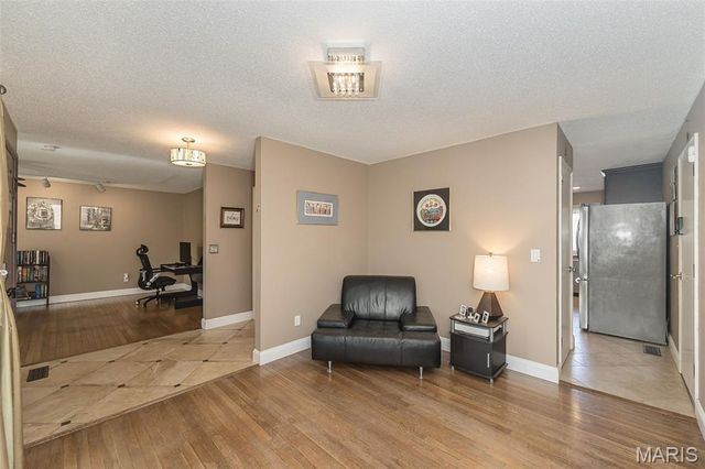 11727 Summerhaven Drive, St Louis, MO 63146