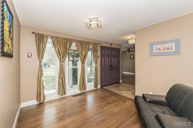 11727 Summerhaven Drive, St Louis, MO 63146