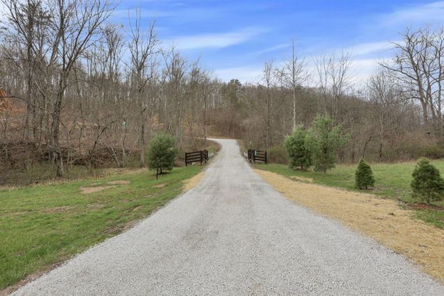 16073 Nickel Plate Road, Logan, OH 43138