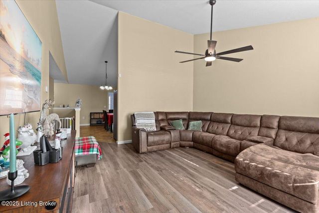 103 Holiday Ct, Elizabethtown, KY 42701