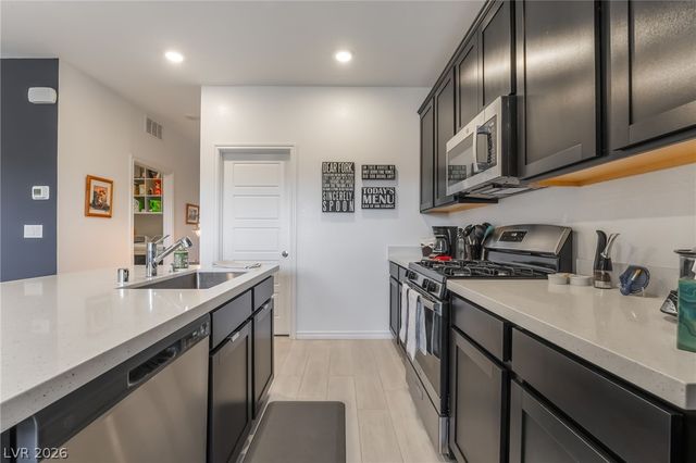 292 Whitney Crest Street, Henderson, NV 89015